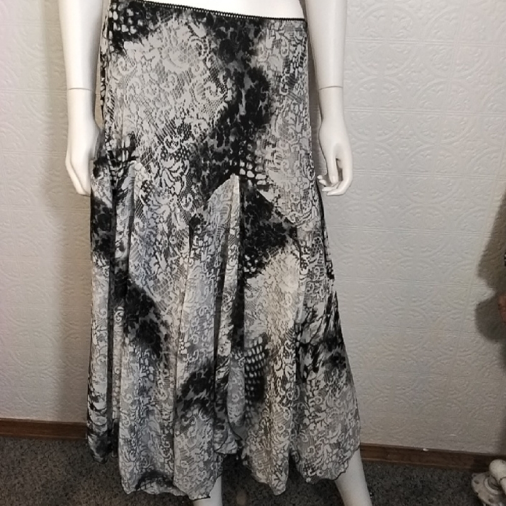 Chic Black and White Maxi Skirt